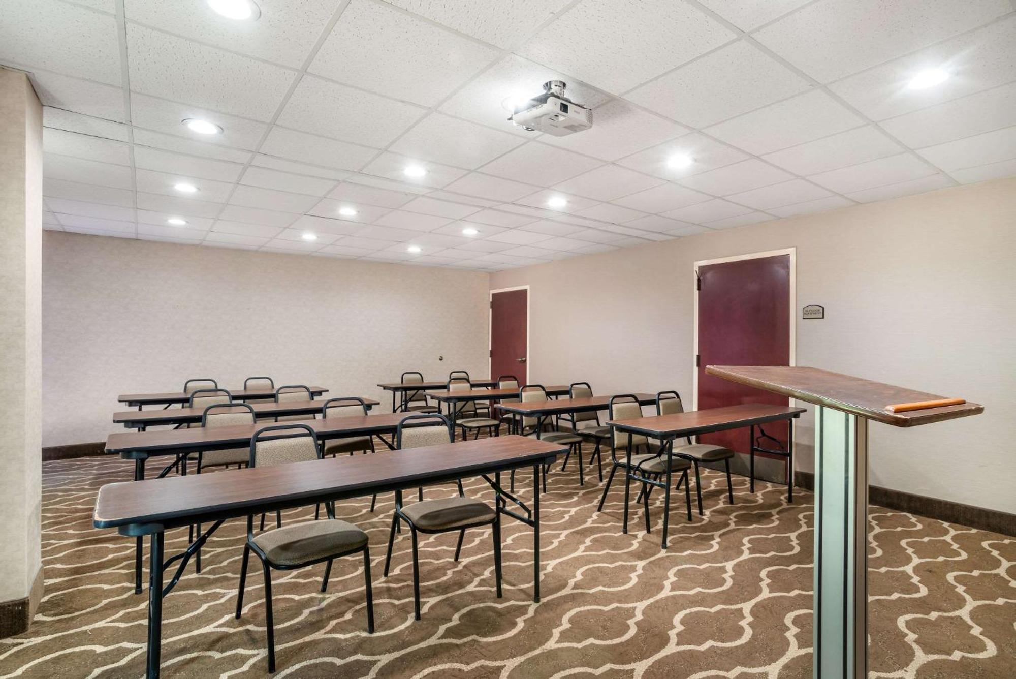 Comfort Inn & Suites Lake Norman Cornelius Εξωτερικό φωτογραφία