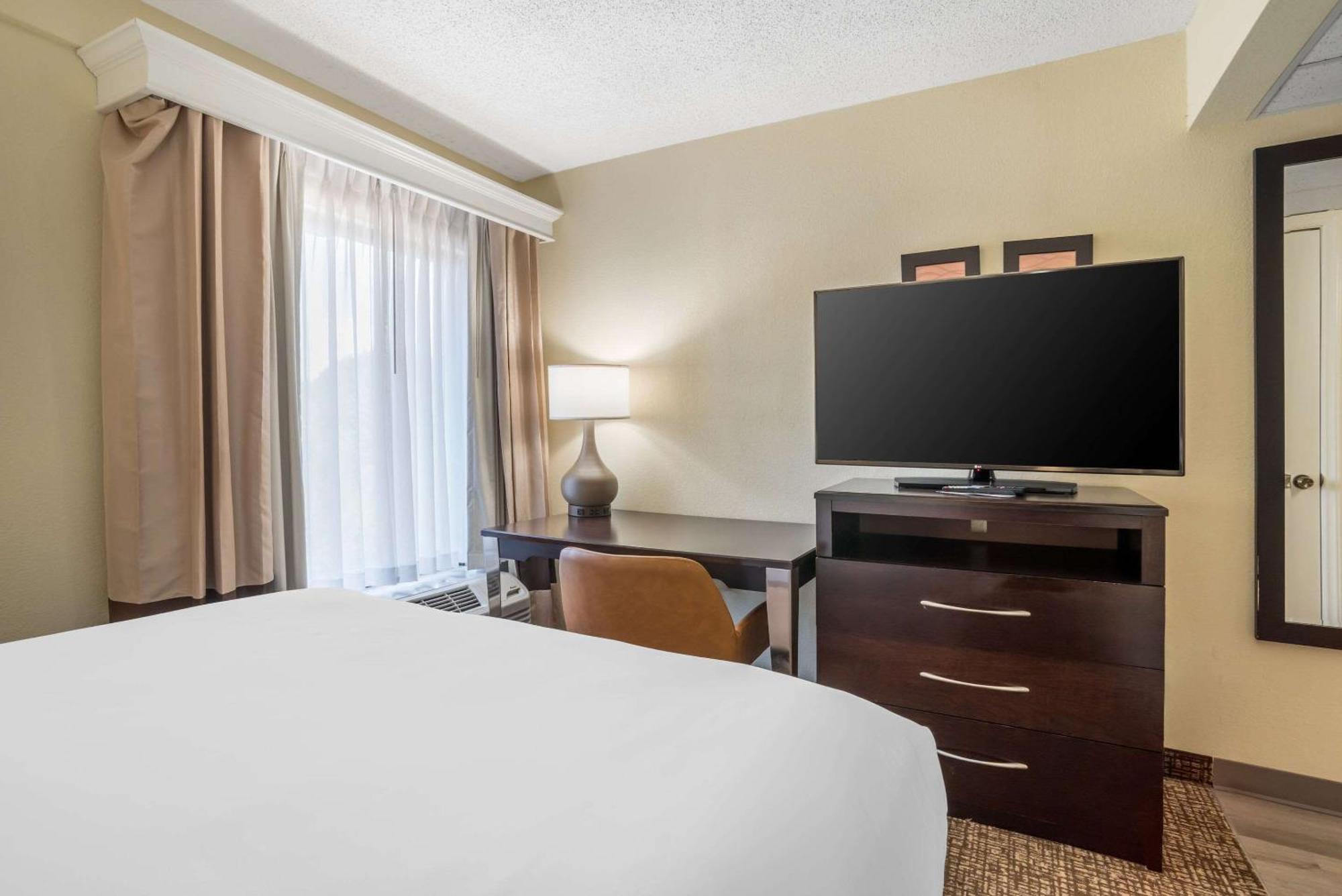Comfort Inn & Suites Lake Norman Cornelius Εξωτερικό φωτογραφία