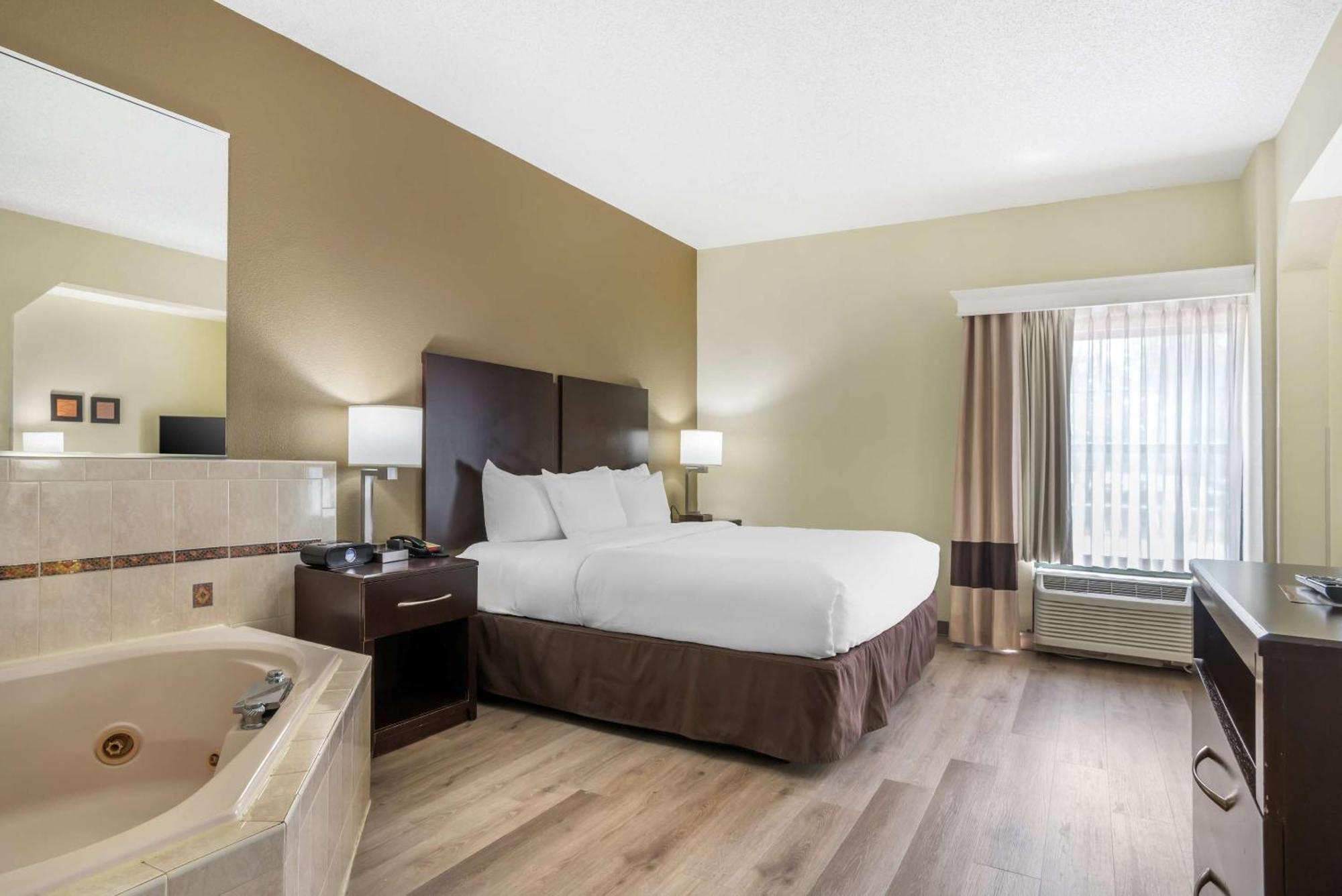 Comfort Inn & Suites Lake Norman Cornelius Εξωτερικό φωτογραφία
